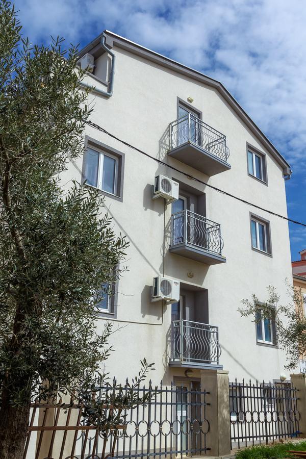 Apartments In City Center Ventus 诺瓦利娅 外观 照片